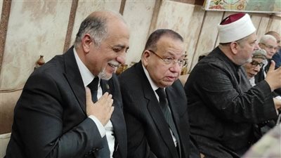 عبد الهادي القصبي يؤدي واجب العزاء في الدكتور أحمد عمر هاشم بالشرقية