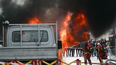 بعد 24 ساعة على استقالته.. انفجارات ضخمة قرب مكتب رئيس الوزراء الفرنسي 