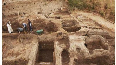 كنز تاريخي جديد.. اكتشاف لوحة ضخمة من عصر رمسيس الثالث بمعبد الكرنك