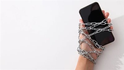 لسلامة صحتك.. خطوات بسيطة وفعالة للتخلص من إدمان الجوال