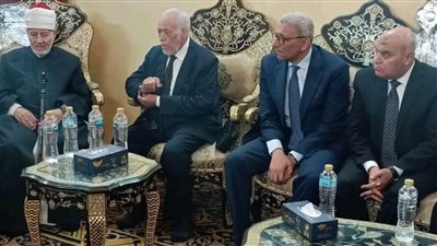 نصر فريد واصل وسحر نصر.. وفد الأزهر يقدم واجب العزاء في أحمد عمر هاشم 