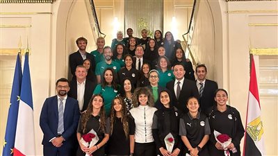 أمل عمار في الاحتفاء بمنتخب كرة القدم النسائية للناشئات بالسفارة الفرنسية