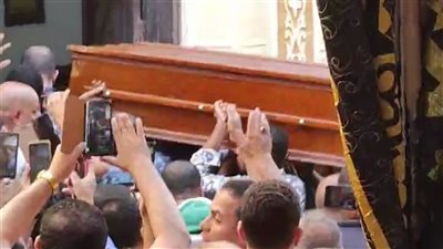 الجميع في انتظاره لوداعه.. وصول جثمان الدكتور أحمد عمر هاشم إلى الشرقية