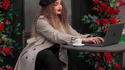 المطربة ياسمينا تكتب منشورا على صفحتها تستغيث من تهديدات أحد الاشخاص لها 