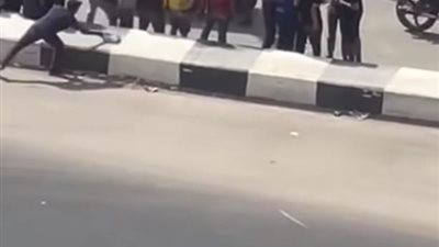 الأمن يغحص فيديو يظهر تجمع مدمنين حول تجار مخدرات أعلى محور عمرو بن العاص