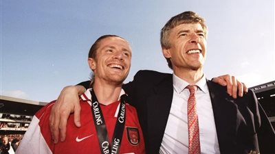 إيمانويل بيتي : توتنهام دفع ثمن سيارة الأجرة التي أخذتني إلى أرسنال