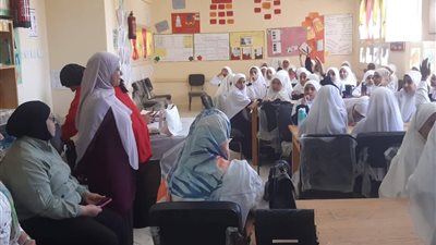 مديرية الصحة بالسويس تنظم ندوة لتوعية الطالبات بأهمية العناية بالأسنان
