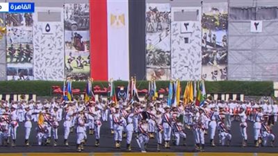 بدء مراسم تسليم وتسلم القيادة بحفل تخرج دفعة جديدة من طلبة أكاديمية الشرطة 