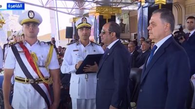 السيسي يوافق على منح أوائل الخريجين من كلية الشرطة نوط الامتياز  
