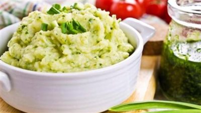 بطاطس مهروسة بالبيض والخضار.. وصفة اقتصادية بطعم شهي ومغذي 	