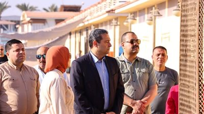 محافظ دمياط يبحث ميدانيًا تطوير السوق الحضاري برأس البر