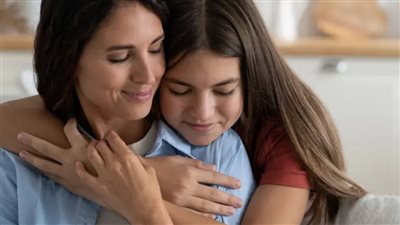 الأمومة مش سوبر باور… هي قلب يعرف إمتى يحتضن وإمتى يسيب  