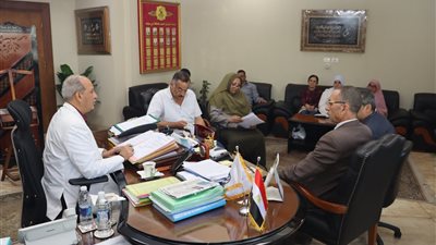 ببنى سويف: بحث معوقات تحصيل مستحقات الدولة عن مشروعات الصرف المغطى 