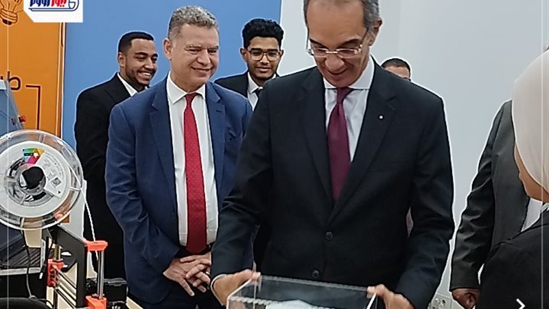 وزير الاتصالات بقنا