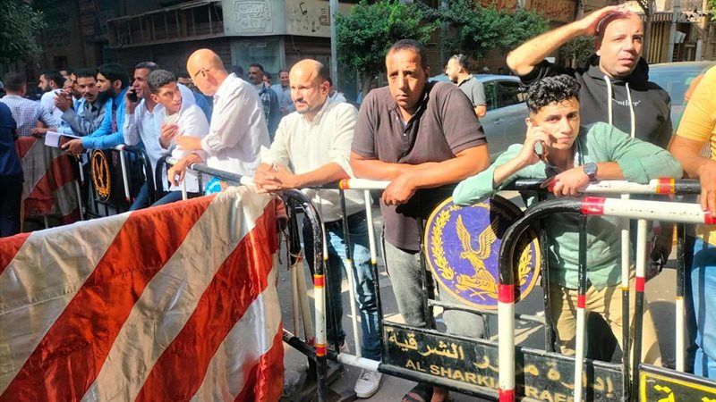 الاقبال كثيف