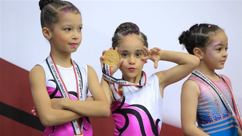 لاعبات الجمباز تحت