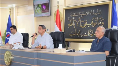 محافظ السويس يؤكد على استمرار مبادرة توفير الأسماك بأسعار مخفضة ومتابعة الطرق 
