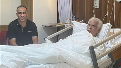 بين الأهلي والزمالك.. الرياضة تجمع لا تفرّق في زيارة عبدالحفيظ لحسن شحاتة