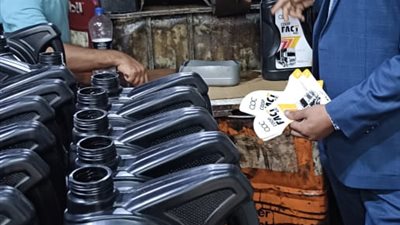 ضبط 12000 لتر زيت سيارات داخل مخزن غير مرخص بالإسكندرية