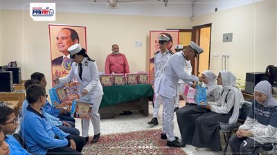 في اليوم العالمي للمكفوفين.. أمن الفيوم يوزع هدايا على طلاب مدرسة النور