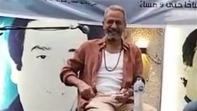 بإطلالة شبابية.. ظهور مميز للفنان صبري فواز بـ