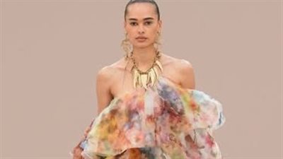 التصميمات الرومانسية في مجموعة زيمرنان لربيع وصيف 2026