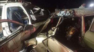 وفاة 5 أشخاص وإصابة 13 آخرين في حادث تصادم على الطريق الصحراوي الغربي بالأقصر