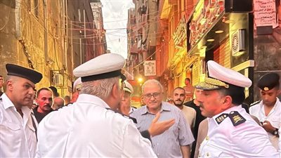 إصابة 6 أشخاص في حريق عقار ومخزن قطع غيار سيارات بالحرفيين