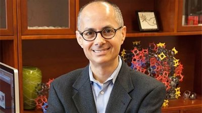 بعد فوزه بجائزة نوبل للكمياء.. رحلة العالم العربي عمر ياغي إلى المجد