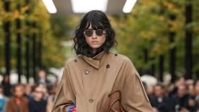 تصميمات ناعمة وأنيقة في عرض أزياء سيلين لربيع 2026