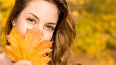 نصائح طبيعية وفعالة لحماية بشرتك من الجفاف في فصل الخريف 