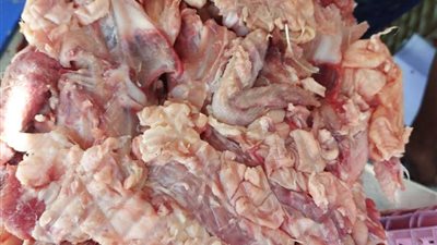 ضبط 693 كيلو لحوم مصنعة وكبدة والدواجن فاسدة في السويس