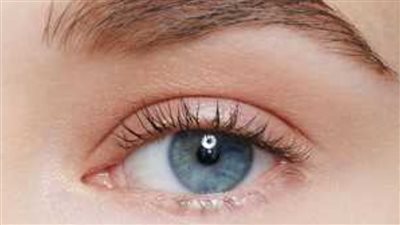 من غير سيروم غالي.. سر تكثيف الرموش والحواجب بطريقة طبيعية