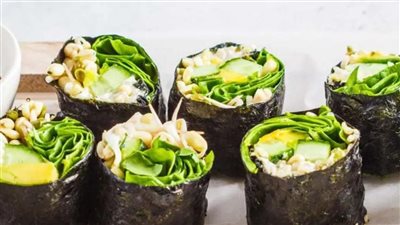 بدون سمك وبنفس المذاق.. طريقة عمل سوشي نباتي شهي وسهل التحضير 	