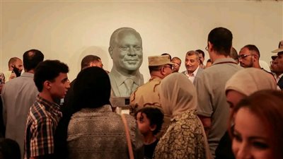 تمثال الرئيس السيسي في أسيوط.. محسن سليم يحول الفن إلى عمل وطني    