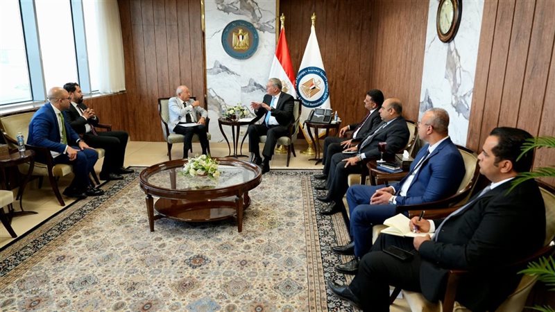 وزير البترول يبحث