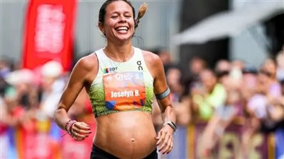 حامل في الشهر السابع.. عداءة فنزويلية تذهل الجميع بإكمال سباق 10 كيلومترات