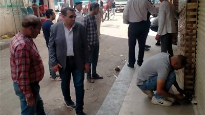 لتعديها على الطريق العام بكفر الدوار: غلق وتشميع 26 مقهى بمنطقة التمليك 