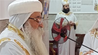 الأنبا تكلا يلقي عظة القداس الإلهي عن الراعي الصالح بكاتدرئية مارجرجس بدشنا