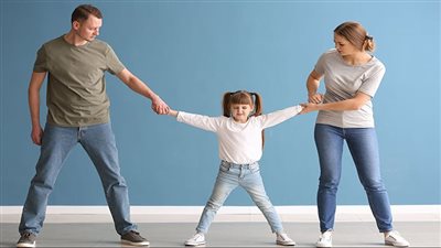 6 حالات تسقط فيها حضانة الأم طبقاً للقانون.. اعرف حقوقك وحقوق طفلك ؟