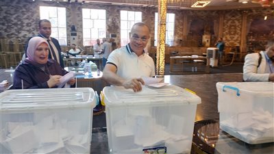 وكيل وزارة الصحة ببورسعيد يدلى بصوته في انتخابات نقابة الأطباء بالقليوبية 