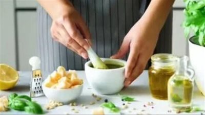 من مطبخك إلى شعرك.. حلول طبيعية فعالة للشعر الجاف والمتقصف 