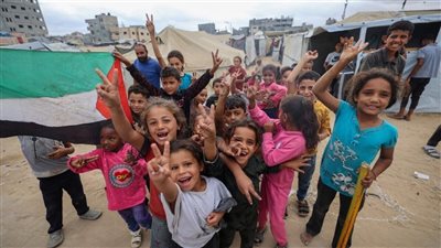 بعد عامين من الحرب الطاحنة.. غزة تلتقط أنفاسها وسط مخاوف من المرحلة الثانية 