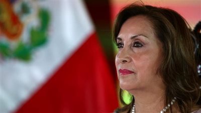 بسبب فضائح أخلاقية وفساد.. برلمان بيرو يعزل رئيسة الدولة وينتخب زعيم الكونجرس 