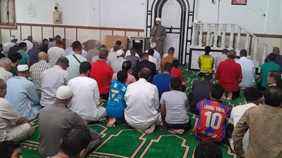 وسط إقبال كبير.. أوقاف السويس تنظم مقرأة الجمهور بجميع المساجد