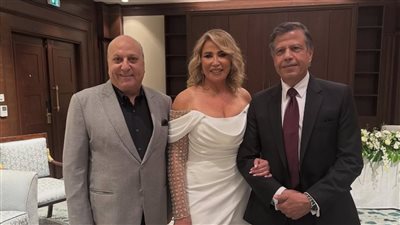 إيناس الدغيدي ترتدي فستان ناعم وبسيط في عقد قرانها اليوم