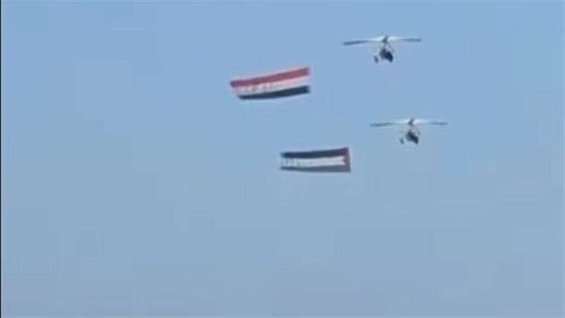 علم فلسطين بجانب