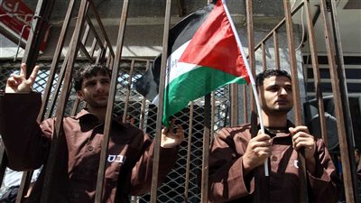 وصول أول حافلة نقل.. أسرى فلسطينيين إلى غزة| تفاصيل