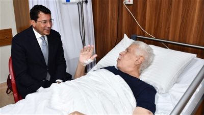 وزير الرياضة يزور حسن شحاتة في المستشفى للاطمئنان على حالته الصحية 