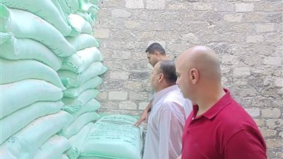 تموين الشرقية : ضبط 4.5 طن دقيق بلدى لإعادة بيعه بالمخابز السياحية